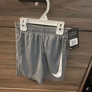 Short Nike boy